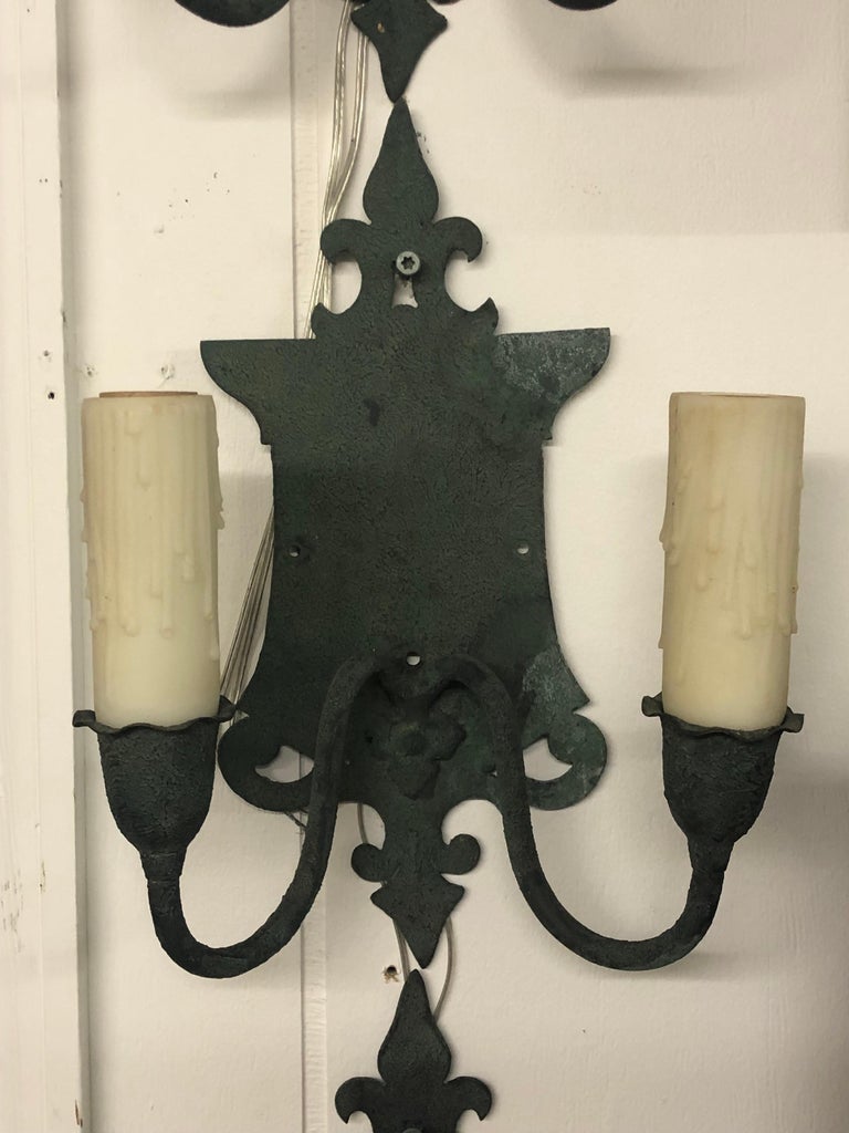 Four English Arts and Crafts Verde Brass Sconces, Early 20th Century - Image 3